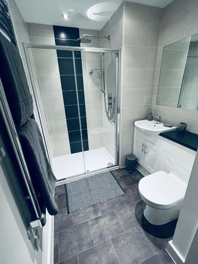 Burkhardt Hall- Parking Included- Sleeps 4 Leilighet Swindon Eksteriør bilde