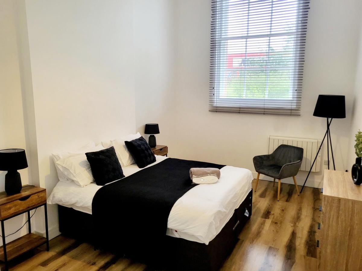 Burkhardt Hall- Parking Included- Sleeps 4 Leilighet Swindon Eksteriør bilde
