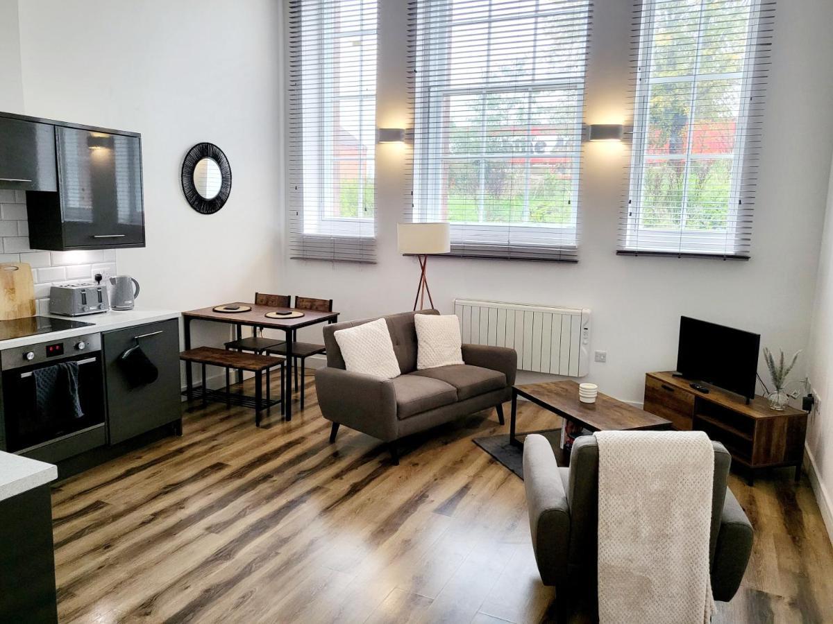 Burkhardt Hall- Parking Included- Sleeps 4 Leilighet Swindon Eksteriør bilde